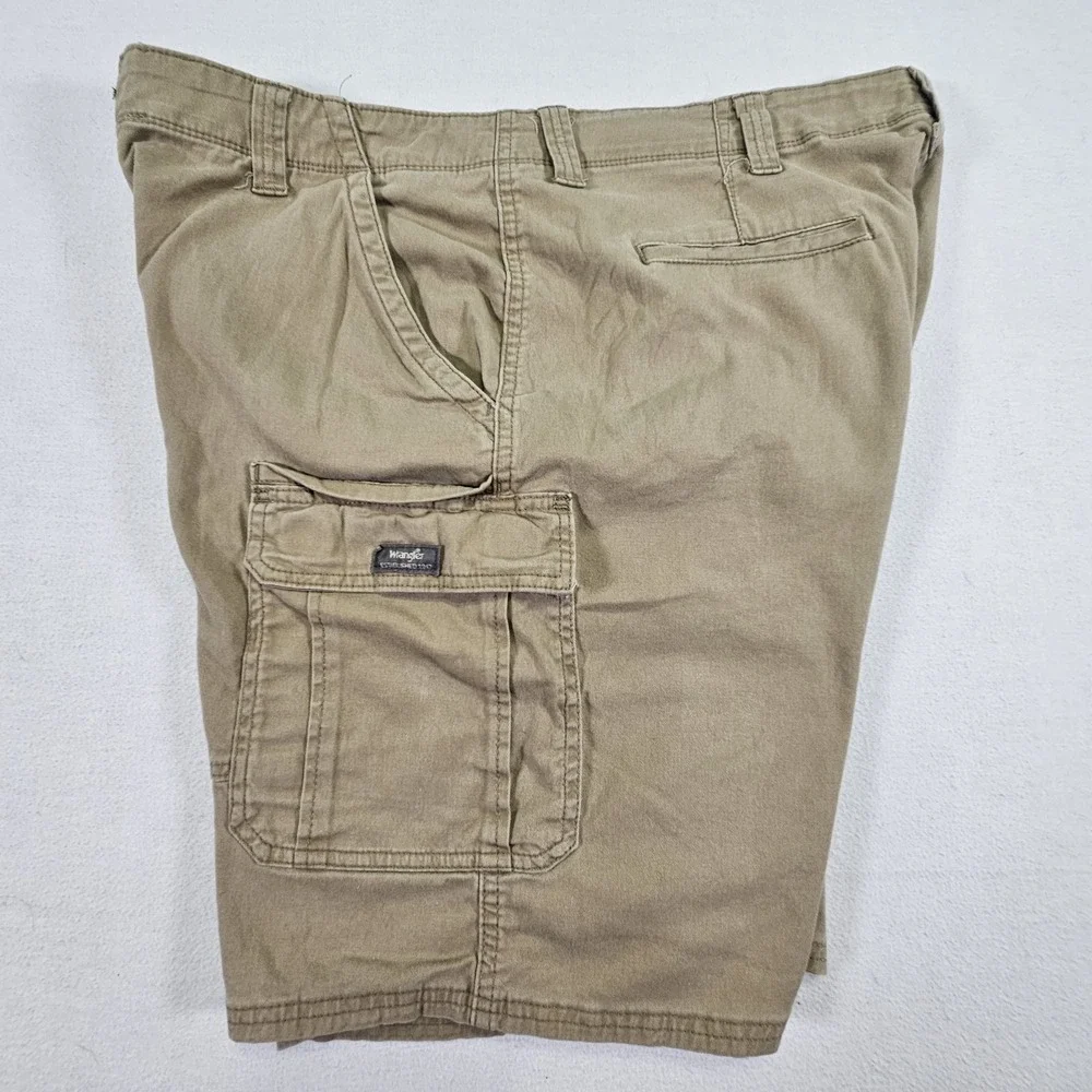 Wrangler Men's Relaxed Fit Cargo Shorts Size 38 x 9 Khaki Pockets Classic Casual